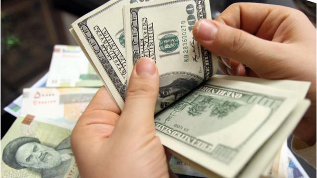 بعضی رسانه‌های دولتی در ایران گزارش داده‌اند که بعضی از شرکت‌ها مدتی قبل از اعلام نرخ دولتی ارز اساسنامه خود را برای دریافت دلار ۴۲۰۰ تومانی تغییر داده‌اند