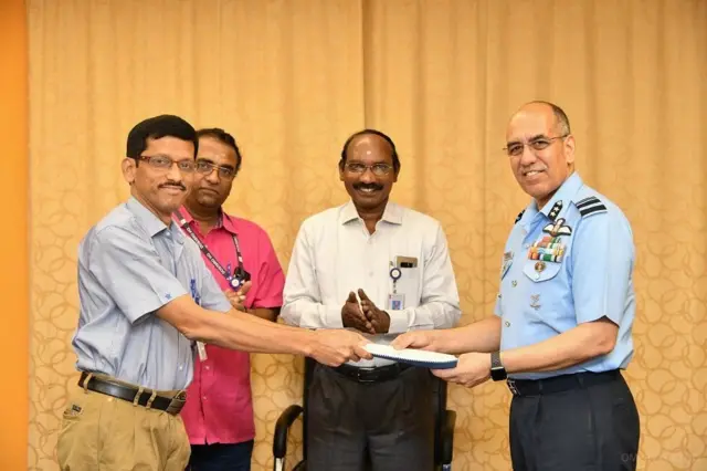 இஸ்ரோ விண்வெளி வீரர்களை எப்படி தேர்ந்தெடுக்கிறது?