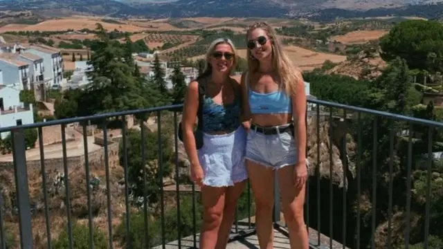 آنا و لیدیا پس از آشنایی با همدیگر در اپ دوست‌یابی هر هفته همدیگر را می‌بینند