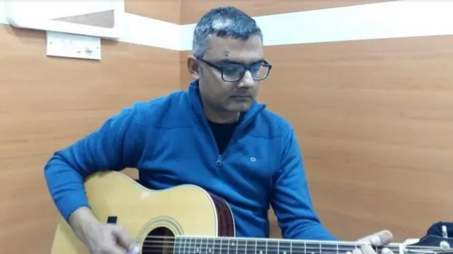 ශල්‍යකර්මයෙන් අනතුරුව තමන්ට ගිටාරය වැයිය හැකිවූ බව සංගීතඥයා පවසයි