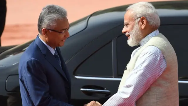 2017માં મોદી અને પ્રવિંદની મુલાકાત સમયની ફાઇલ તસવીર