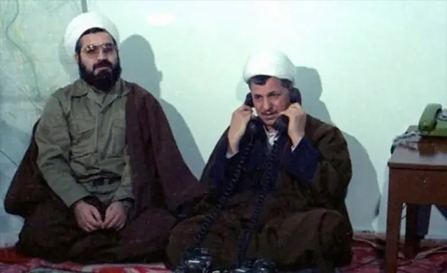 در زمان جنگ حسن روحانی (چپ) از نزدیک‌ترین اشخاص به اکبر هاشمی رفسنجانی بود