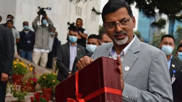 अर्थमन्त्री शर्मा