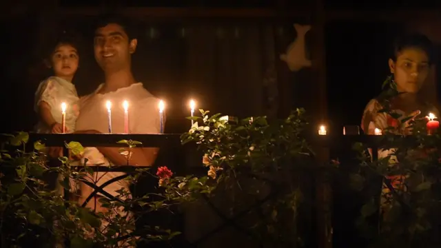 "விளக்கு - கொரோனா வைரஸ்" - இணையத்தில் ட்ரெண்டான மீம்ஸ்களின் தொகுப்பு