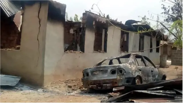 Aworan ile ati ọkọ ti wọn jona