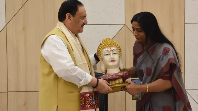 जेपी नड्डा के साथ संघमित्रा मौर्य