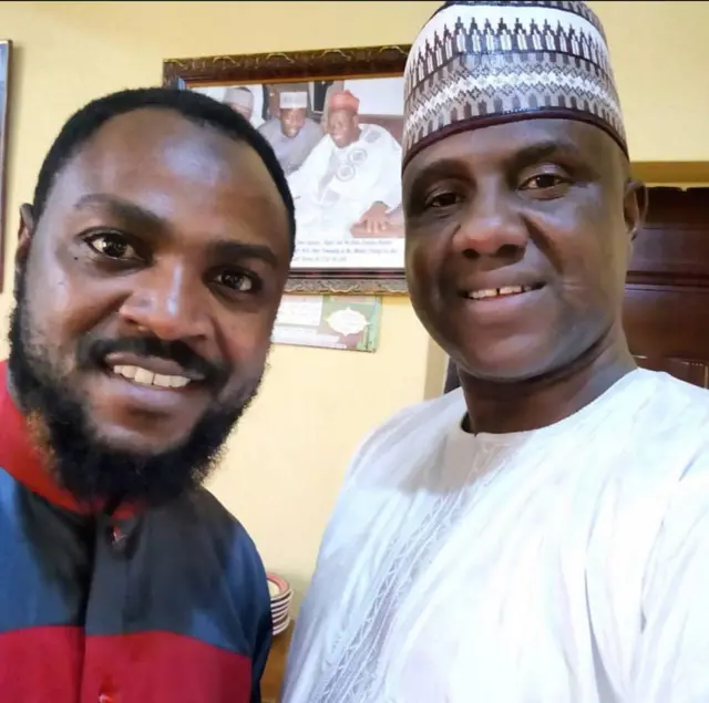 Adam A. Zango tare da Isma'il Afakallah a lokacin da suke dasawa