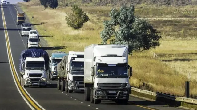 సామాను దోచుకెళ్లారు