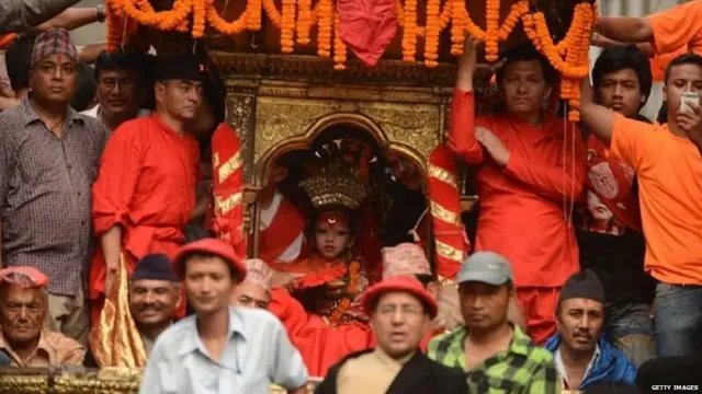 देवीचा दर्जा प्राप्त झाल्यानंतर काढण्यात आलेली मिरवणूक