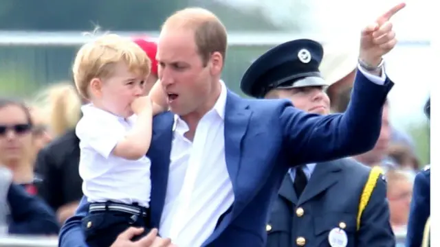 принц Джордж с папой