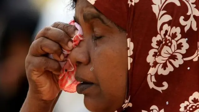 அழும் பெண்