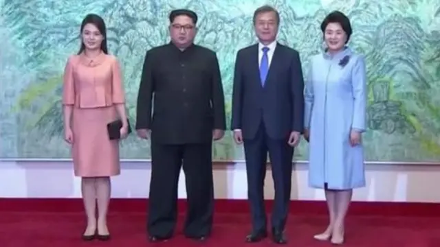 கிம் மற்றும் முன் குடும்பத்துடன்