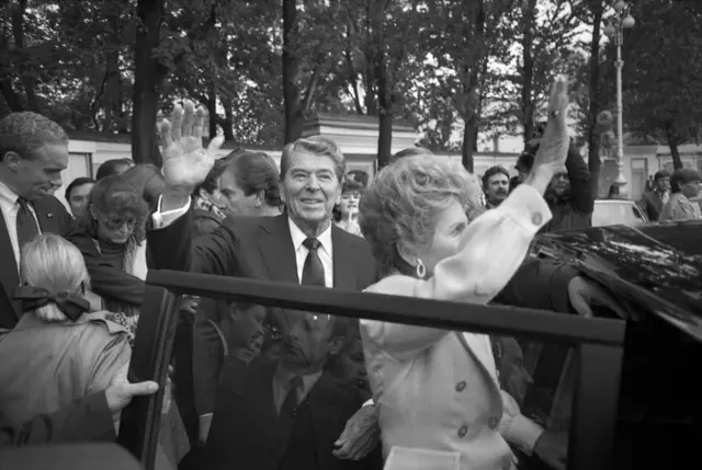 و همچنین در سپتامبر سال ۱۹۹۰ در کاخ زمستانی از رونالد ریگان و همسرش نانسی عکاسی کردم