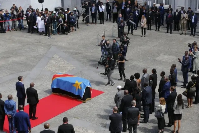 "Mezarsız Kahraman" olarak bilinen Lumumba'nın dişi, Brüksel'deki Egmont Sarayı'ndaki törenle, ailesine teslim edildi.