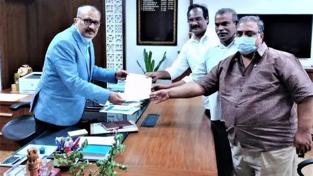 వేతనాలు,ఇతర సమస్యలపై ఇటీవల ఏపీ సీఎస్ కి యూటీఎఫ్ నేతల వినతిపత్రం