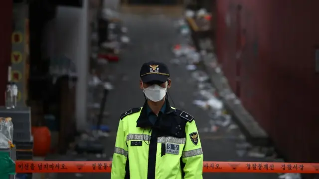 Policía en Itaewon
