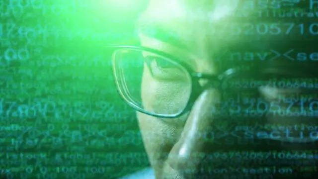 شخص يفكر وخلفه رموز كمبيوتر