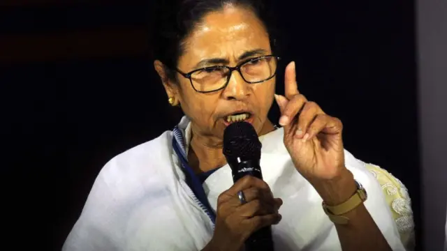 पंतप्रधान नरेंद्र मोदी, मुख्यमंत्री ममता बॅनर्जी, पश्चिम बंगाल