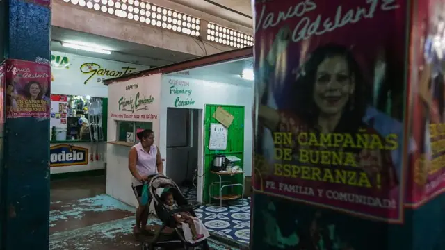 Cartel con la imagen de Rosario Murillo.