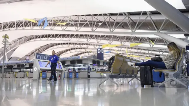 In ka badan 1,000 duulimaad ayaa laga hakiyey dalka Japan