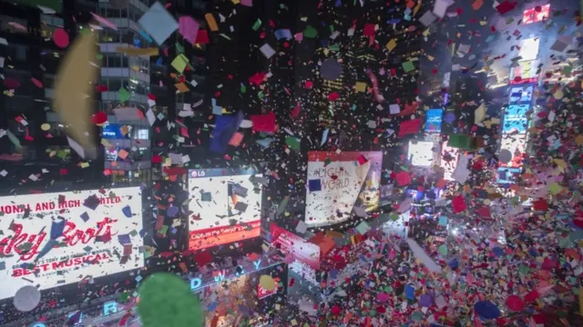 New York-da Yeni il gecəsi göydən konfet yağıb