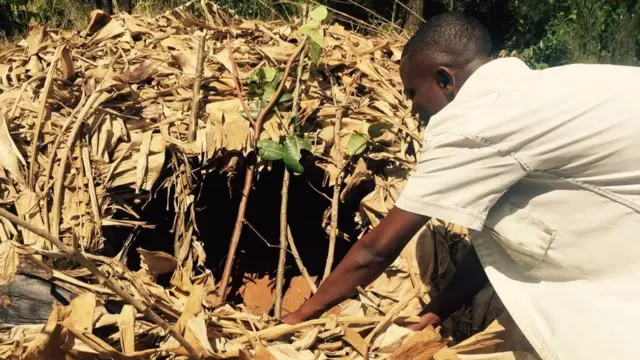 Boboye Emmanuel ariko arerekana ingene umugina w'ibinyabobo wubakirwa