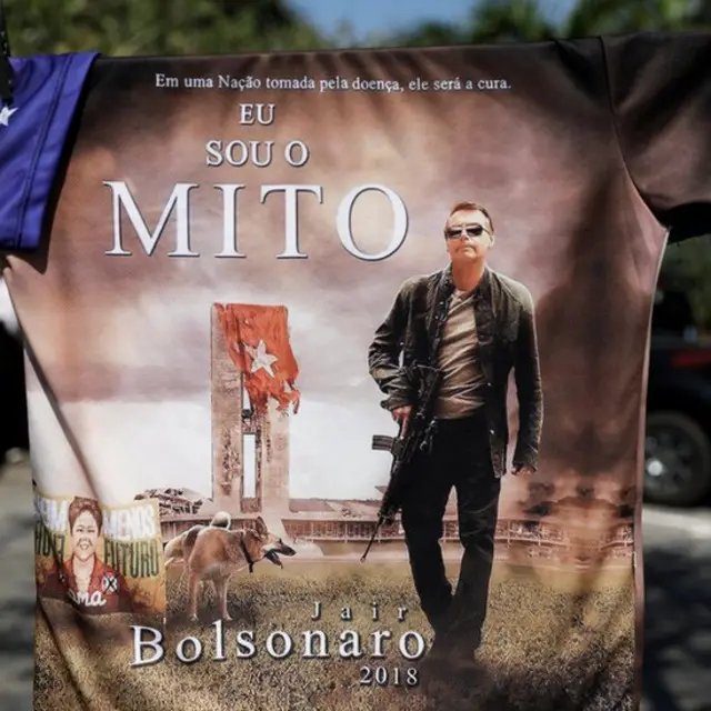 Camiseta de la campaña de Bolsonaro.