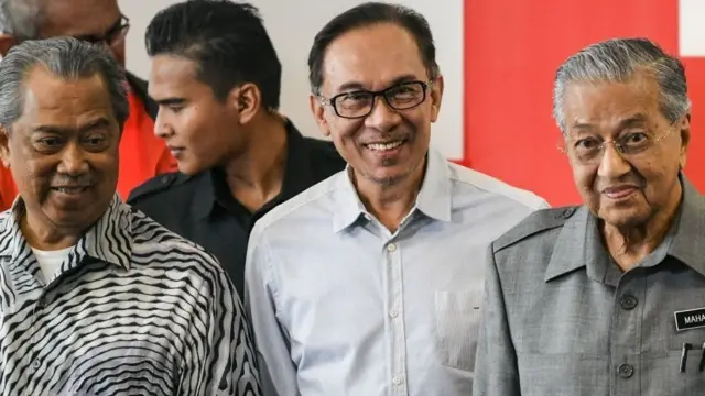 மொகிதின் யாசின், அன்வார் இப்ராகிம் மற்றும் மகாதீர் முகமது (இடமிருந்து வலமாக)