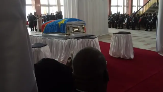 Isanduku irimo umurambo wa Papa Wemba