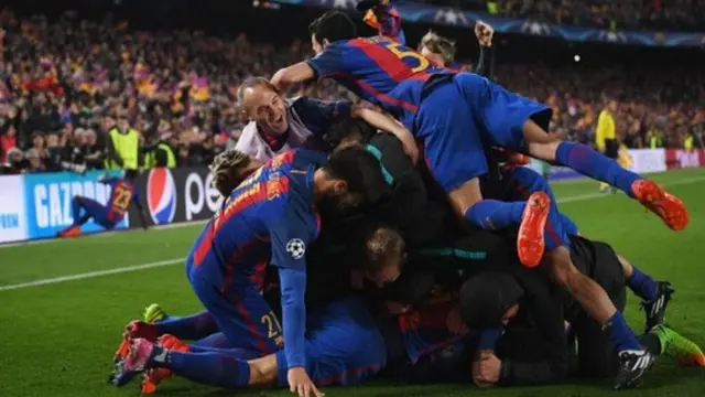 لاعبي فريق برشلونة