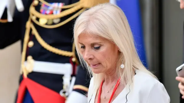 Teresa Castaldo, ambasaderi w'Ubutaliyani mu Bufaransa, yasabwe ibisobanuro