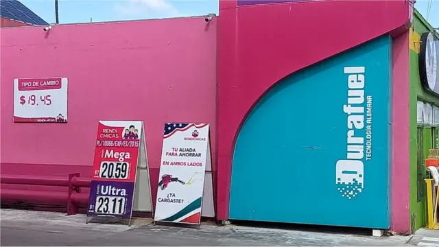 Gasolinera de la cadena Rendichicas, ubidaca en la calle Segunda, en la Zona Centro de Tijuana.