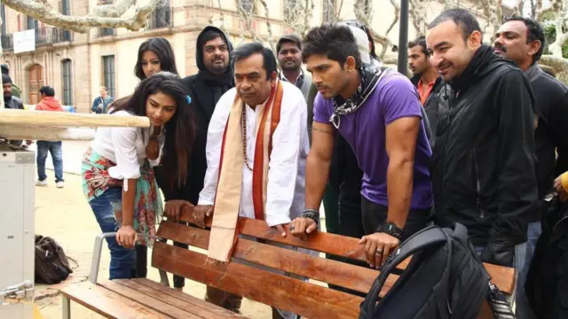 ఇద్దరమ్మాయిలతో షూటింగ్ స్పాట్ లో