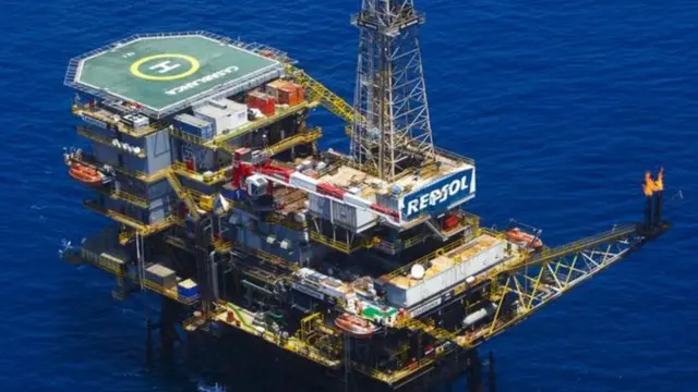 Một giàn khoan của tập đoàn Repsol (hình chỉ có tính minh họa)