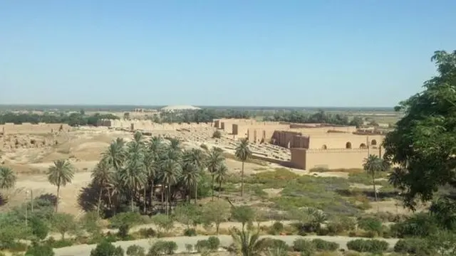 Vista de las ruinas de Babilonia desde el dormitorio de Sadam.