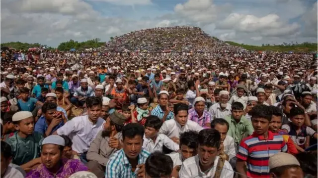 এগার লাখেরও বেশি রোহিঙ্গা আছে বাংলাদেশের শরনার্থী শিবিরগুলোতে।