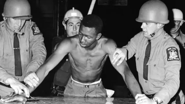 ویدیوهای خشونت پلیس