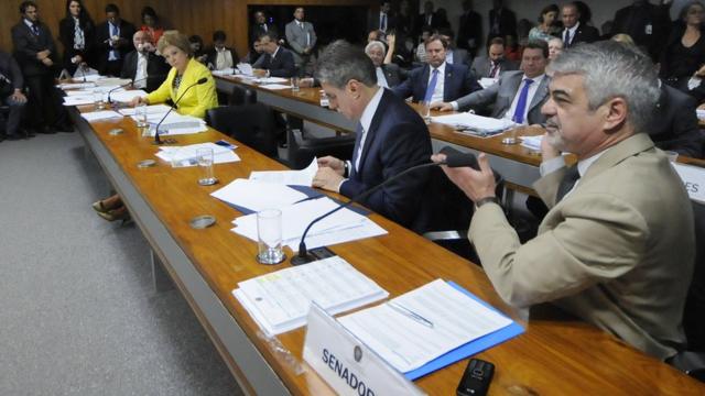 Após aprovação por Câmara e Senado (acima) e sanção por Dilma, STF julga uma ação que questiona a lei que libera o porte, o uso, a distribuição e a fabricação da substância