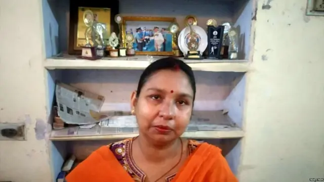 ஷிவாங்கியின் தாய் சீமா சிங்