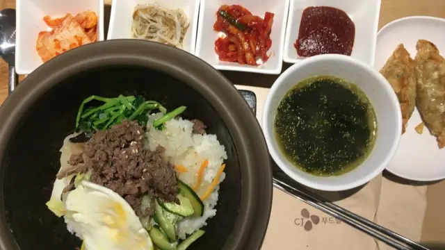 Một khay cơm bình dân ở Seoul, Hàn Quốc - ảnh chỉ có tính minh họa