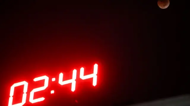 بالرغم من أن الزمن قد يكون نسبياً، فإنه يظل أحد الجوانب الجوهرية لواقعنا وحياتنا