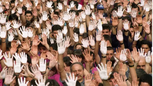 Manifestación contra ETA en Ermua.