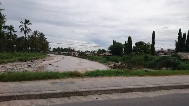 Serikali ya Tanzania imewataka wakazi wa mabondeni kuhama mara kwa mara mara