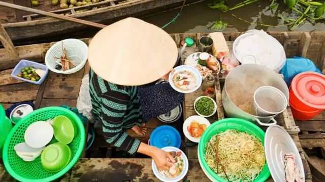 Supa je evoluirala tako da koristi različite sastojke i začine u zavisnosti od toga gde se pravi