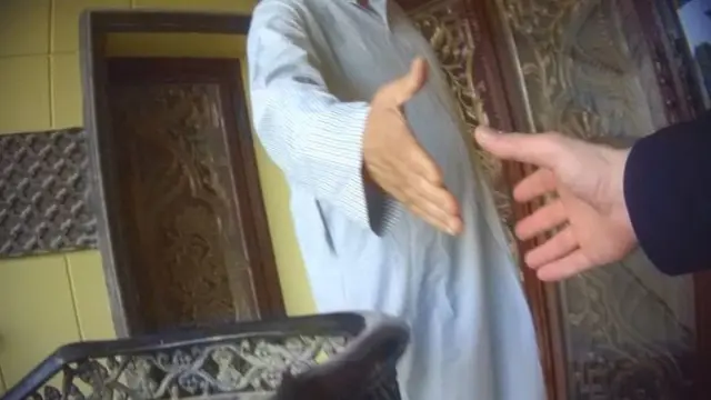 बीबीसी अरबी टीम ने घरेलू सहायकों के बेचने वालों से मुलाक़ात की