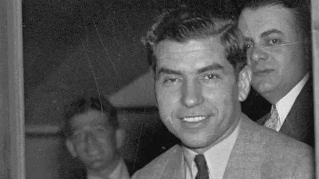 Foto em preto e branco de Charles Lucky Luciano