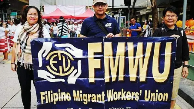 فيلانويفا خلال مشاركته في مسيرة لاتحاد العمال الفلبينيين المهاجرين للمطالبة بتحسين ظروف العمل