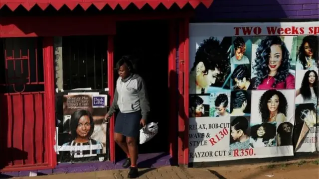 Iyo 'salon' yari arimo ni iyi uyirebeye inyuma, nabwo hari ku wa gatanu.