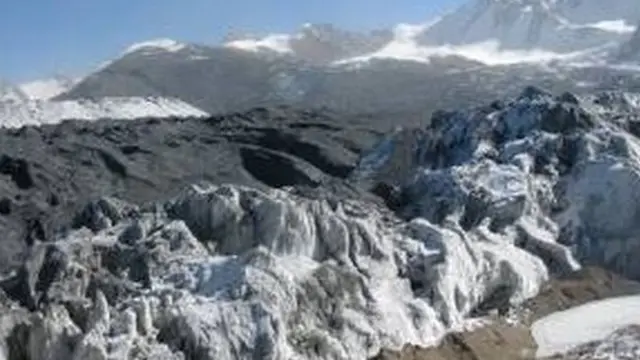 Кумтөр кенинде мөңгүлөрдүн үстүнө өндүрүштүк таштандылар төгүлө бергендиктен, Давыдов мөңгүсүнүн бир өңүрү таптакыр жок болуп кеткен.