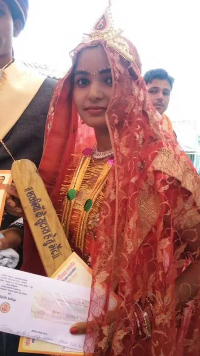 புதுமணப்பெண்களுக்கு 'வினோத' பரிசளித்த அமைச்சர்